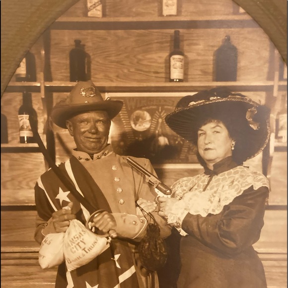 Meet your Posher, Kristen - Picture 1 of 1